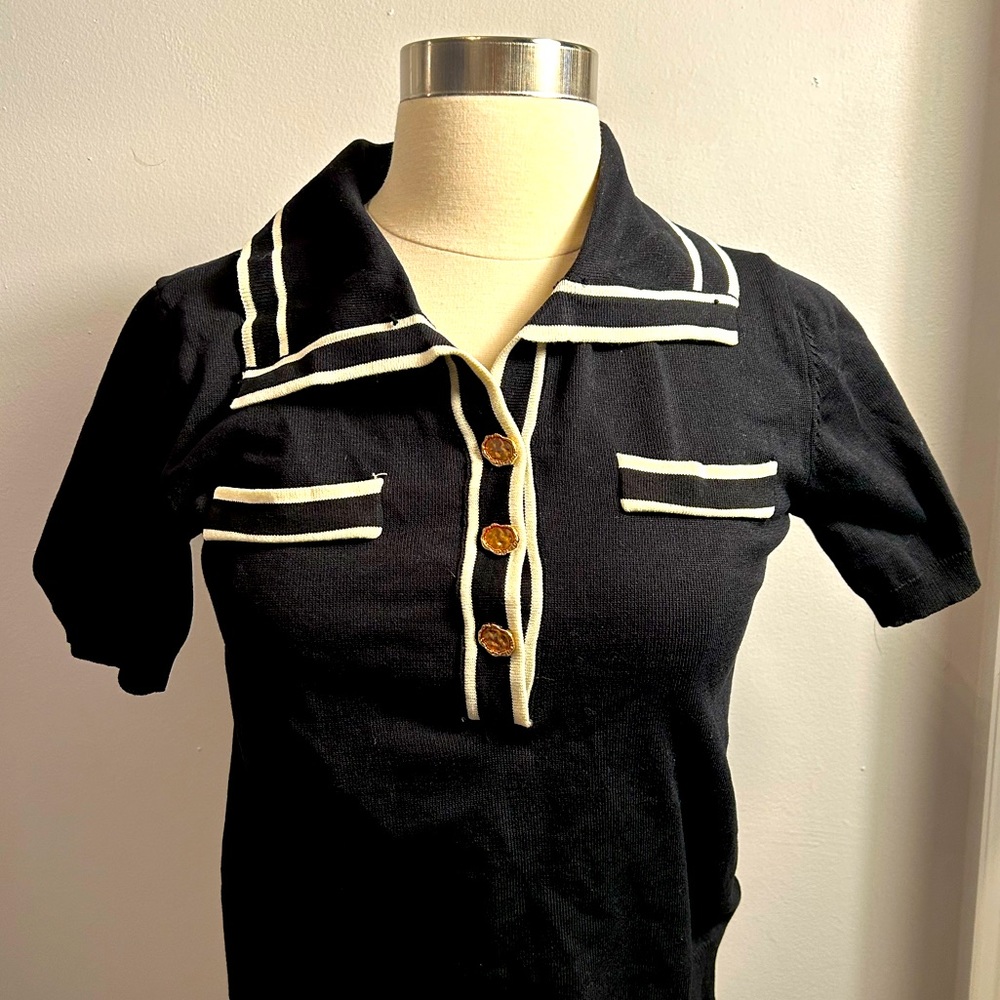 Women's Knit Short Sleeve sweater blouse top Black & White with gold buttons